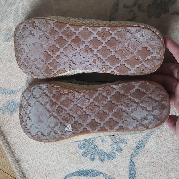 Used Ugg slip on sneakers - Picture 8 of 8